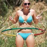 Hot naked dance gets an all over tan at the beach