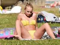 Hot teen wet plays in the wet sand naked