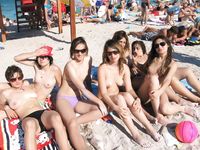 Babe caught playng on the nude beach