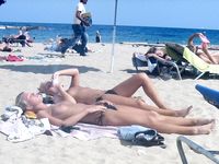 海と出会う、静かなヌーディストビーチの散歩