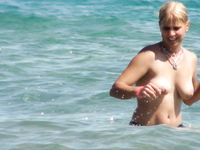 Candid adult woman naked on the nude beach in public!