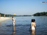 Howdy to all Nudistsers!