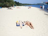 Suspending out at the strand