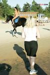 getting clothed on plage