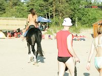 getting clothed on plage