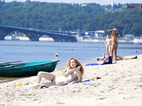 Wifey's breasts at the plage