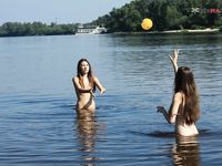 Wifey's breasts at the plage