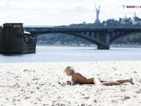 Sans Bra woman on the strand