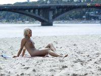 Sans Bra woman on the strand