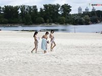 Rafaela super-hot slit at the plage