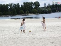 Rafaela super-hot slit at the plage