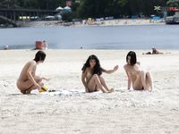 Rafaela super-hot slit at the plage