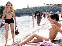 showing on a french plage