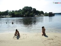 4 lovelies at the strand!