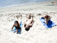 Some damsels tricia a nude plage