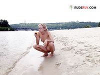 I eyed a mermaid on the plage