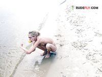 I eyed a mermaid on the plage