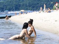 Damsels on the plage katherina Phuket