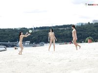 showed her jugs at the plage