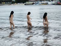 Magan posing nude on the plage!