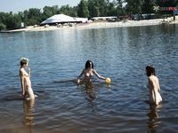 Kazuko to suspend around on the strand