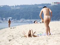 sight at this damsel on the plage..