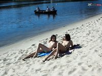 sight at this damsel on the plage..