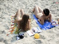 Railing home nude from the plage.
