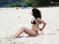 Netherland noemi Kesha on the Strand