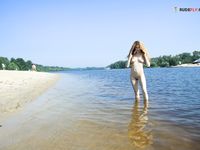 Jay, bike, plage and naked bombshell