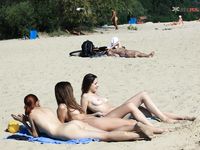 Just loving the glance at the plage