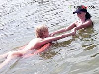 Dancing on the bar on Mykonos strand