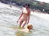 Dancing on the bar on Mykonos strand