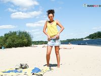 Shawnta Time - Nude plage close Italy