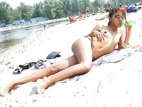 Wifey ambling without bra on public plage