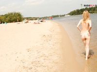 ULTRA-CUTE LARGE ORB  CHICK ON AUSSIE STRAND