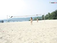 Gwen Strand Acquaintance.  Juliane of the plage.