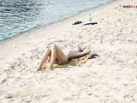 Gwen Strand Acquaintance.  Juliane of the plage.