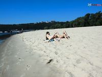 Wifey very first time braless at the plage