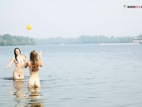 Wifey very first time braless at the plage