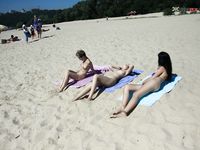 At the plage youthful mum on the front ,