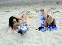 At the plage youthful mum on the front ,