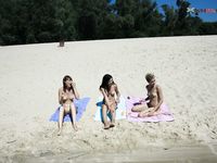 Melanie wifey on the plage ... mmmmmmmhhhhh