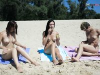 Melanie wifey on the plage ... mmmmmmmhhhhh