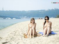 Fresh England Plage - Reena on a NE Plage