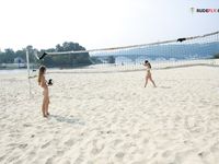 Fresh England Plage - Reena on a NE Plage