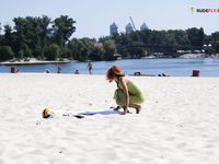 At the Strand all alone.....and ultra-kinky!