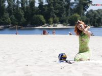 At the Strand all alone.....and ultra-kinky!