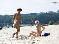 More femmes demonstrate there funbags on beaches