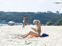 More femmes demonstrate there funbags on beaches